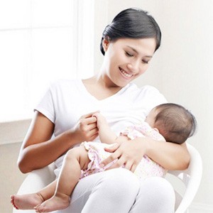 Mẹ dư sữa cho con bú chỉ nhờ uống sữa đậu nành Mẹ dư sữa cho con bú chỉ nhờ uống sữa đậu nành