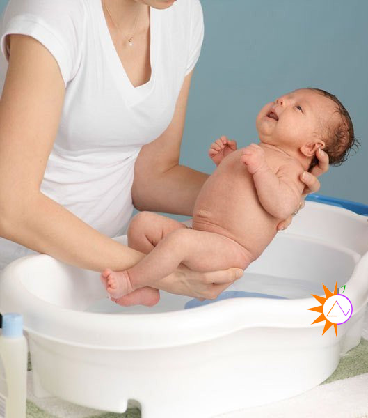 Tắm cho trẻ sơ sinh giờ nào tốt nhất