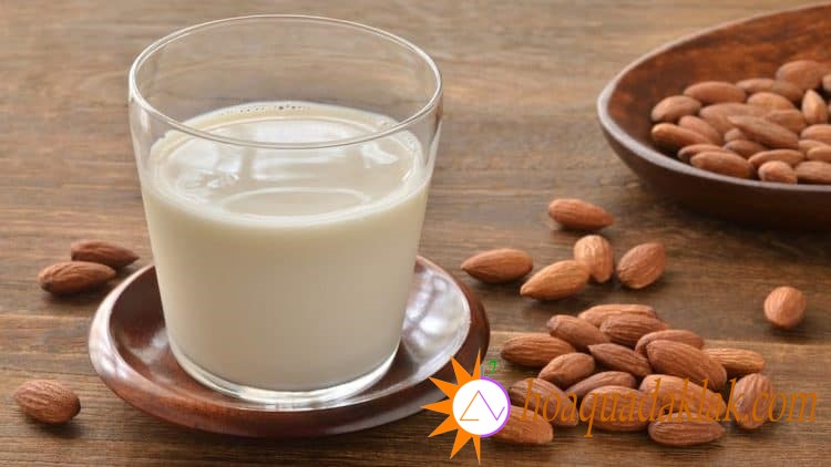 Sữa hạnh nhân chứa ít calo và có vị béo thơm