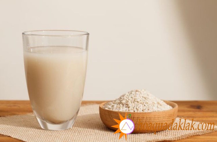 Bên cạnh giá trị dinh dưỡng, các thành phần có trong sữa gạo lứt còn có tác dụng kích thích tạo sữa cho bà bầu