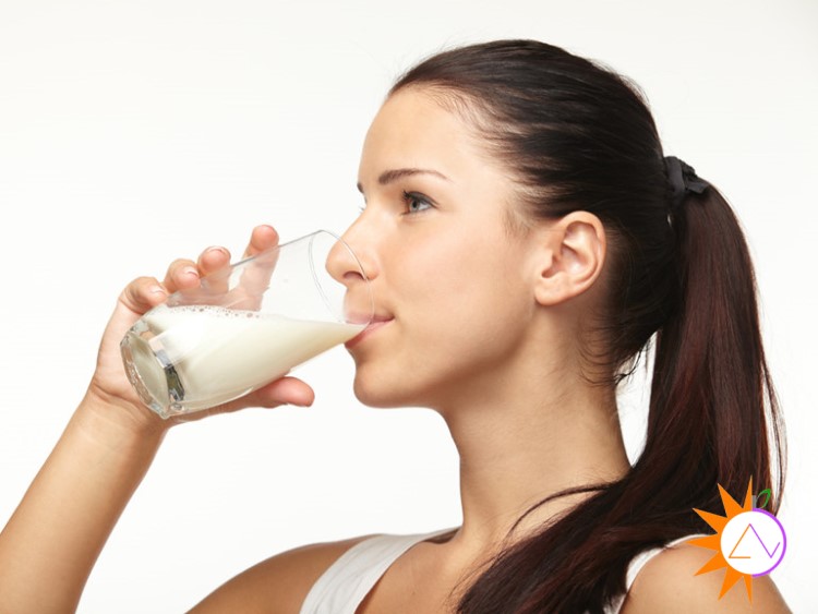 Uống sữa hạt vào buổi tối sẽ cải thiện giấc ngủ, ngoài ra còn có công dụng tăng khả năng hấp thụ canxi 