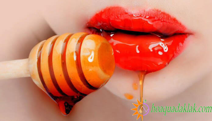 tác dụng mật ong rừng trong dưỡng ẩm môi